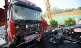 青山湖爆料车祸事件最新,悲剧瞬间，生命无常，紧急救援展开